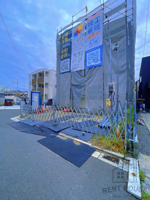 駐車場　外観（建設中）