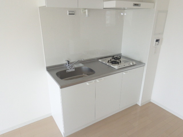 キッチン　白いお部屋にアクセント、お洒落なキッチンです