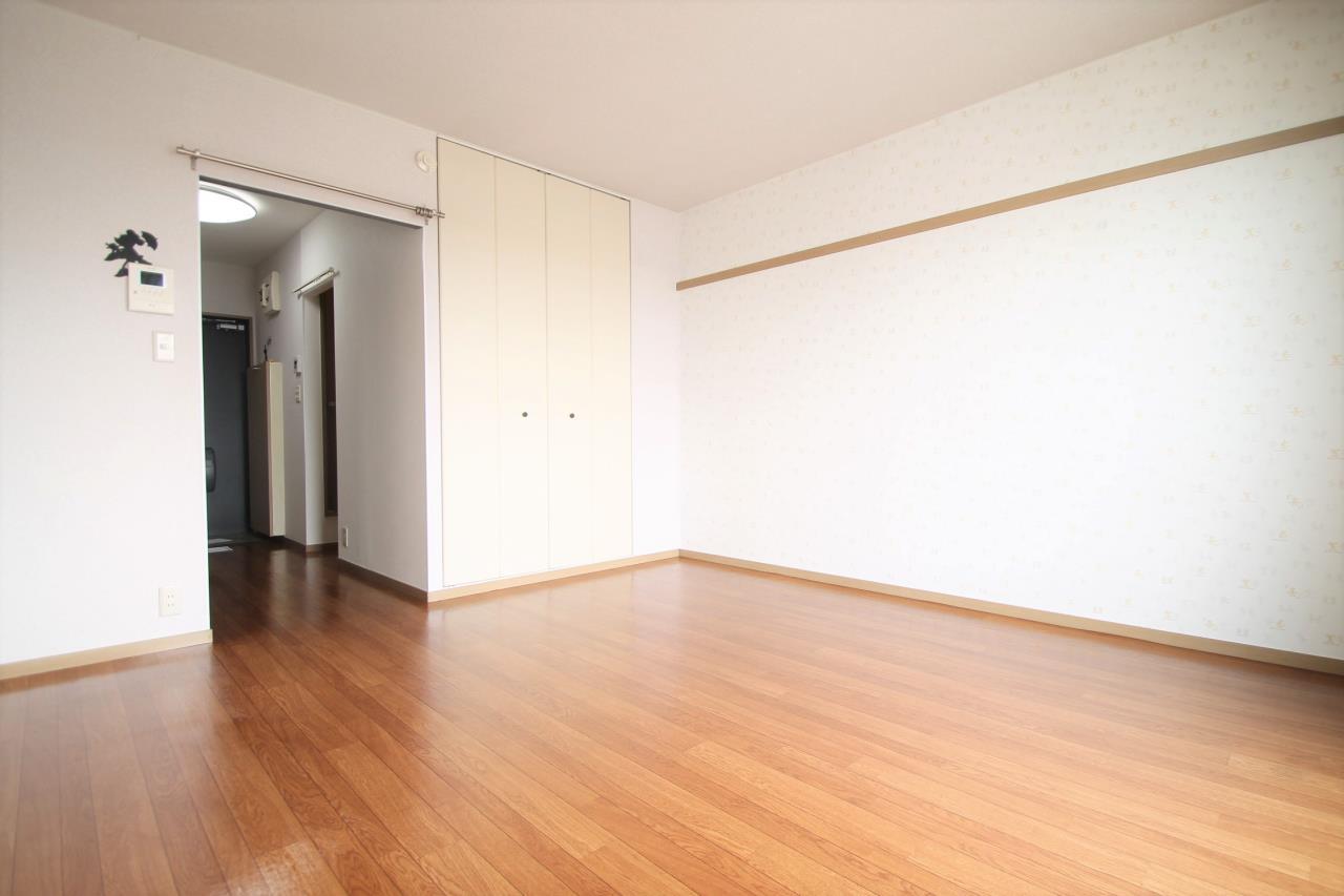 その他　洋室8帖