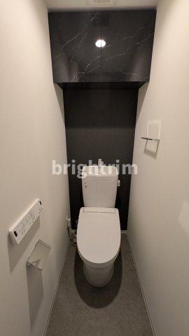トイレ　落ち着いた色調のトイレです