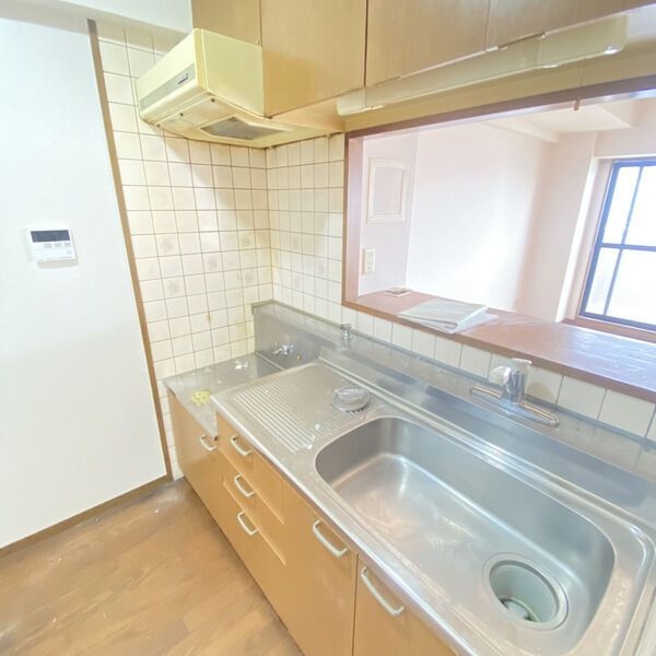 キッチン　※写真は同じマンションの違う部屋のものになります。
