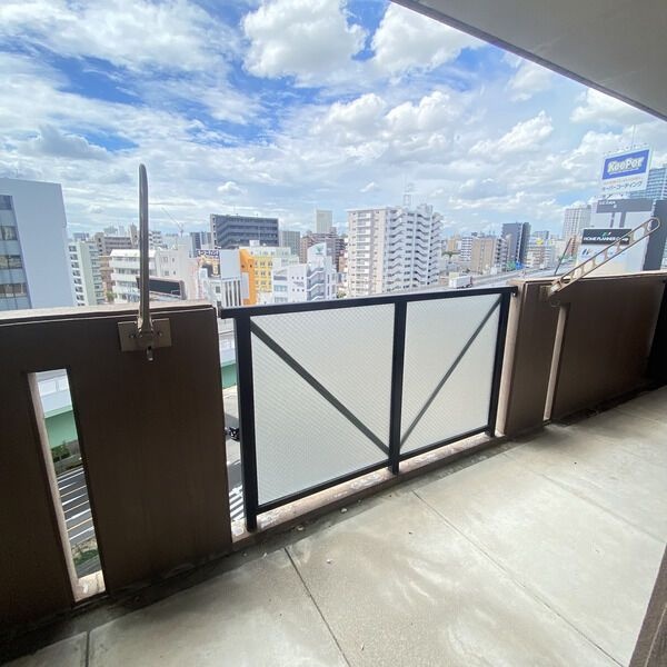 バルコニー　※写真は同じマンションの違う部屋のものになります。