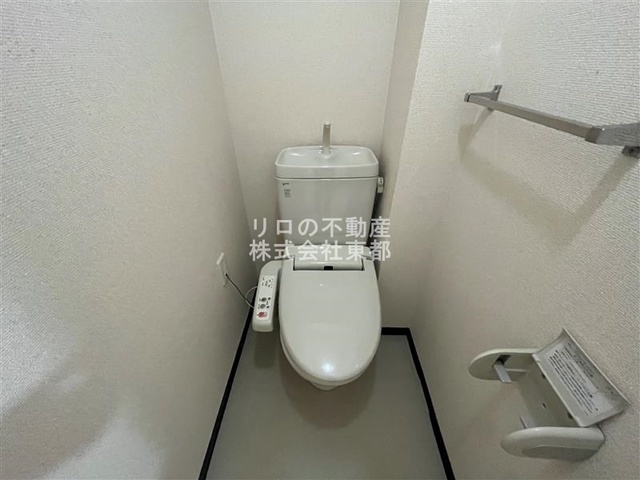 相鉄本線 鶴ケ峰駅 徒歩12分 3階建 築19年のトイレ写真