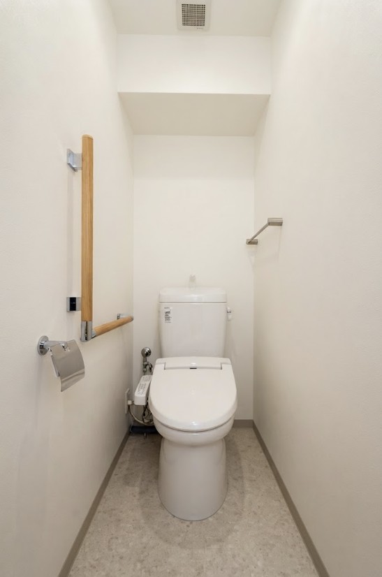 都営大江戸線 牛込柳町駅 徒歩5分 12階建 築14年のトイレ写真