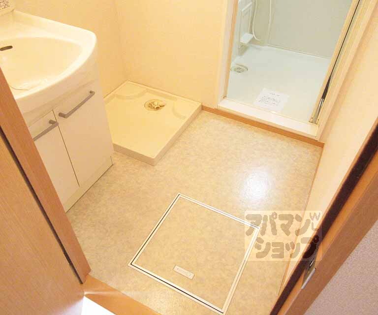 洗面設備　脱衣所もひろびろ