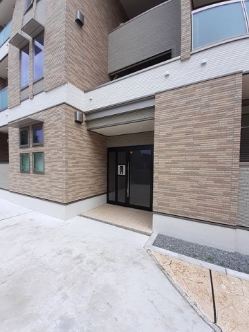 ＪＲ東海道本線 小田原駅 バス乗車時間：9分 最寄りバス停で下車 徒歩2分 3階建 築6年の外観写真