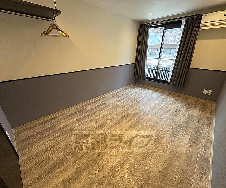 サンクトスコート五条室町の居間写真