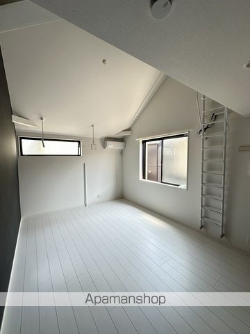 ティファナ茅ヶ崎の居間写真