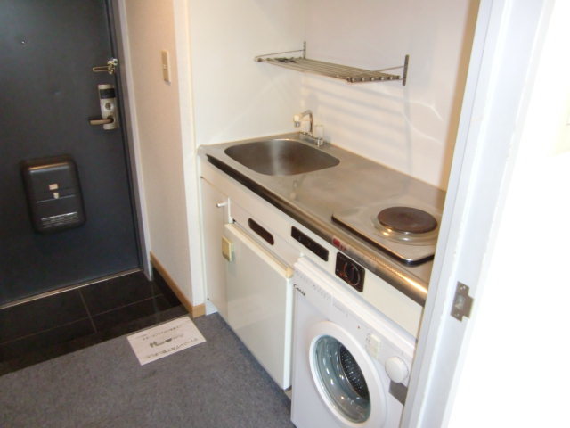 キッチン　参考写真（同建物別部屋のものです）