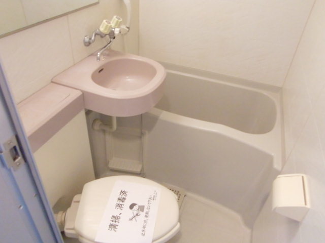 トイレ　参考写真（同建物別部屋のものです）