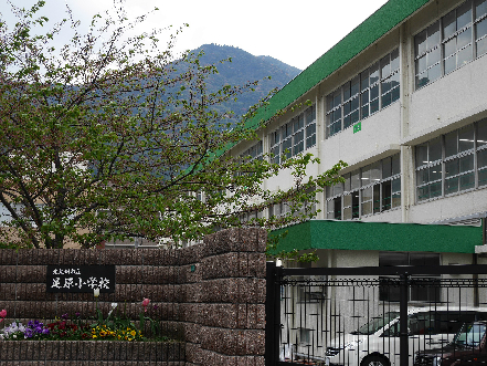 小学校　【北九州市立足原小学校】（小学校）まで412m