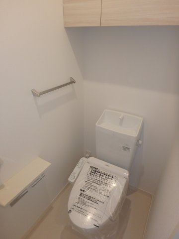 トイレ　ウイステリアコート茶屋町102号室　シャーメゾン