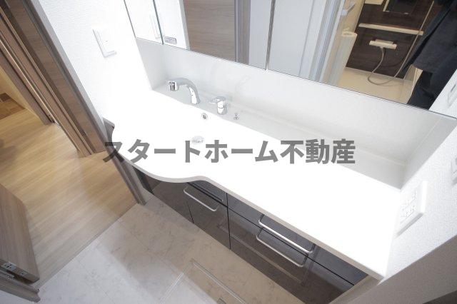洗面設備　コンパクトで使いやすい洗面所