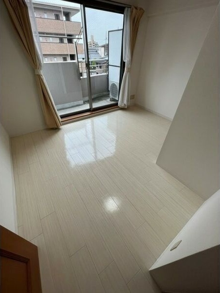 近鉄名古屋線 戸田駅 徒歩6分 3階建 築18年の居間写真