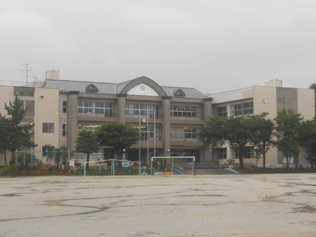 小学校　越谷市立桜井小学校（小学校）まで507m