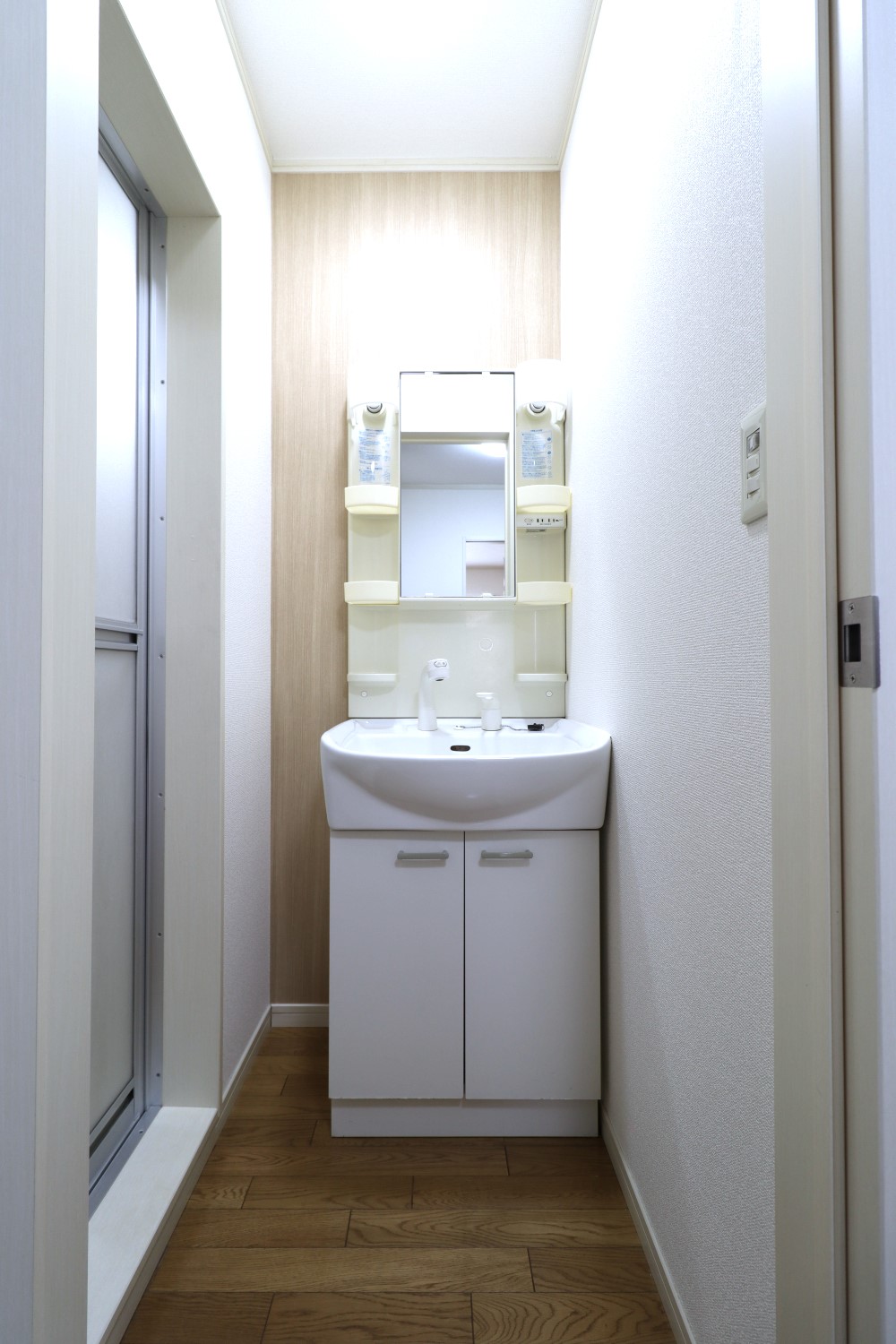 洗面設備　独立型の洗面台♪