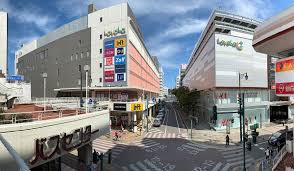 ショッピングセンター　イオンスタイルラブラ万代（ショッピングセンター）まで598m