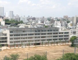 中学校　新宿区立西早稲田中学校（中学校）まで680m