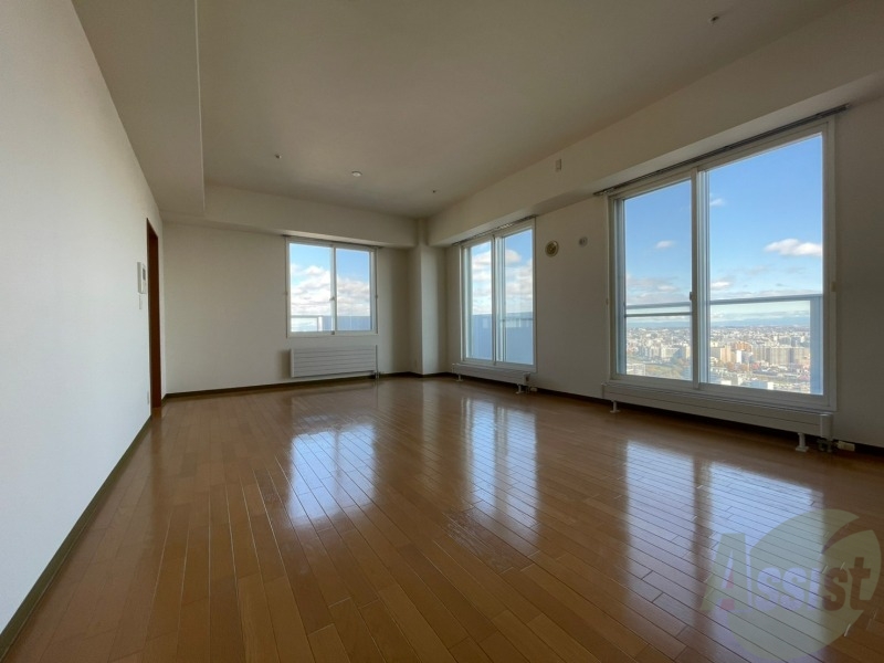 居室・リビング　広くてキレイなＬＤＫが広がっていて、充実した生活が送れそう。