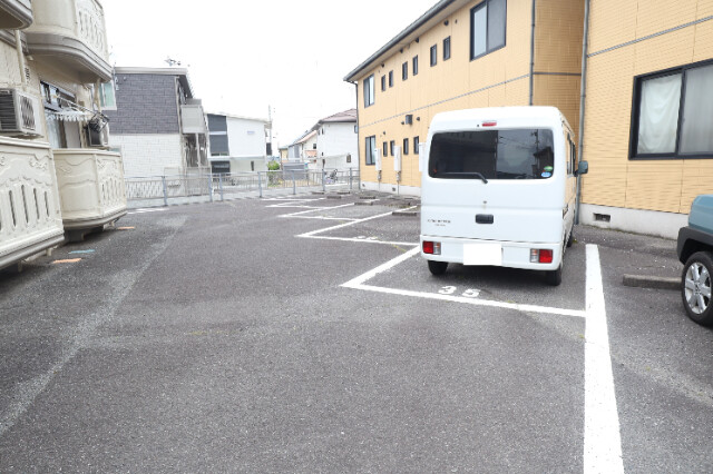 【総社市総社のアパートの駐車場】