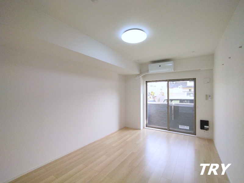 居室・リビング　南向きの室内！