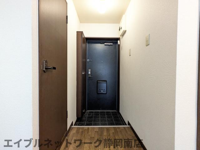 玄関　落ち着いた玄関です