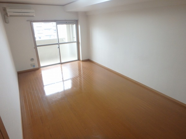 居室・リビング　※写真は同タイプの別部屋です（以下同）※