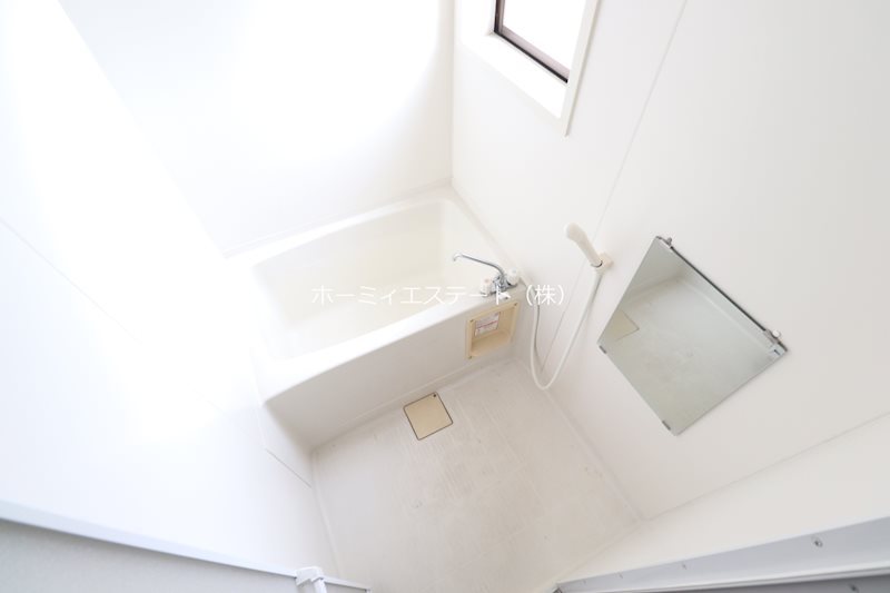 バス・シャワールーム　窓付きの浴室♪