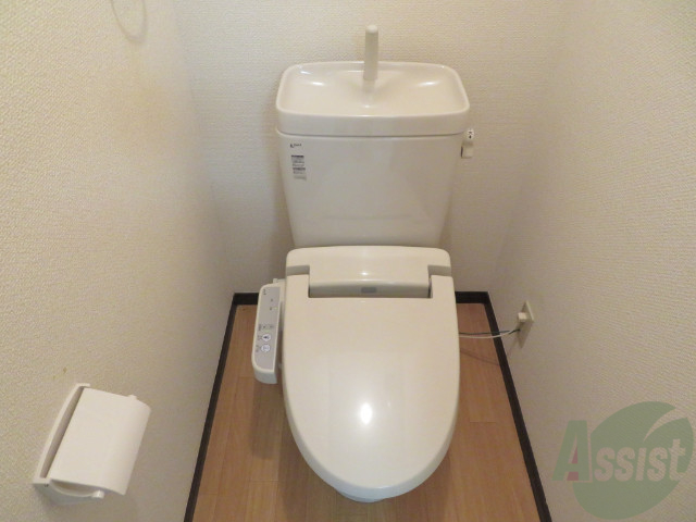 トイレ　ウォシュレット機能がついたトイレです。安心ですね。