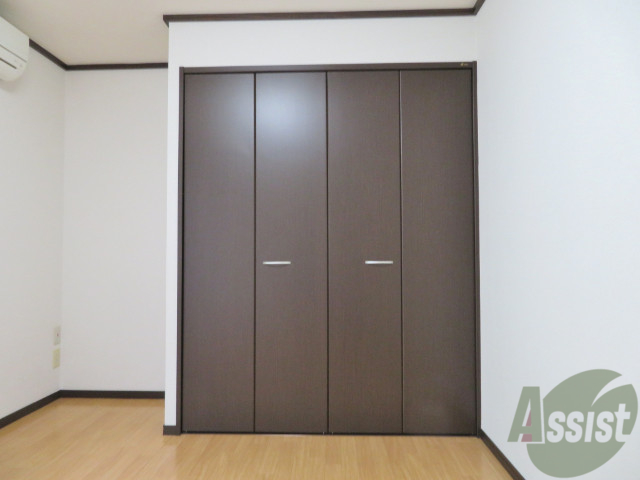 収納　こちらは収納。収納があると部屋が広く使えますね。