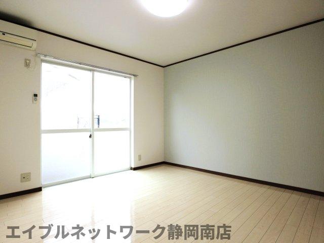 居室・リビング　ゆったり過ごせる居間です