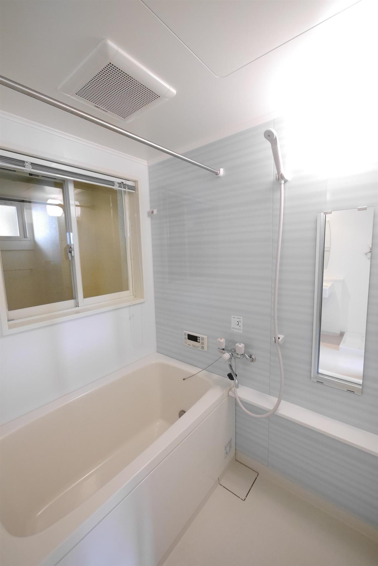 バス・シャワールーム　追炊き機能、窓ありのバス★