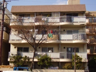 尼崎市南武庫之荘のマンションの建物外観