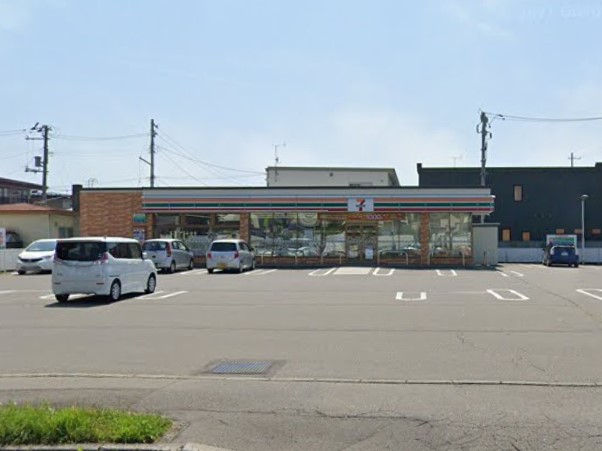 コンビニ　セブン-イレブン 苫小牧桜木町店（コンビニ）まで340m
