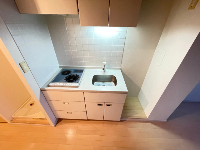 キッチン　広い浴槽で１日の疲れを洗い流しましょう