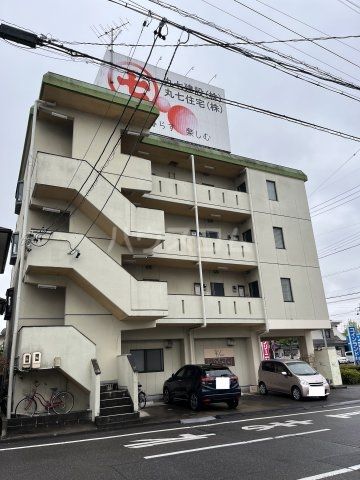 岡崎市柱のマンションの建物外観