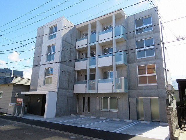 札幌市豊平区美園五条のマンションの建物外観