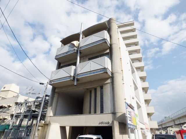 広島市中区江波本町のマンションの建物外観