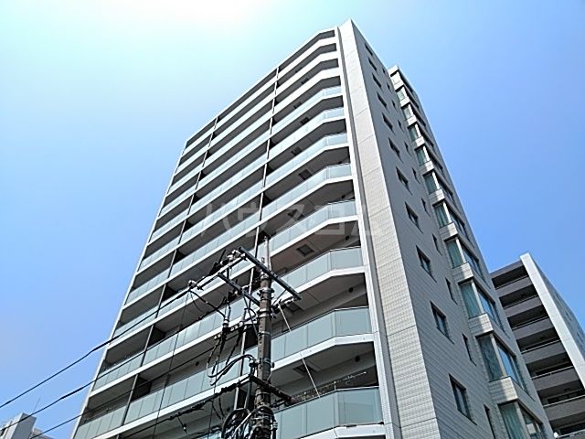 足立区綾瀬のマンションの建物外観