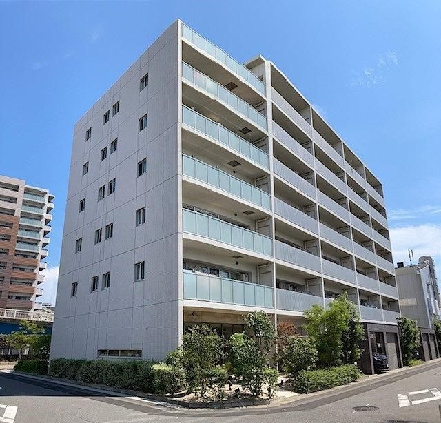 市川市広尾のマンションの建物外観