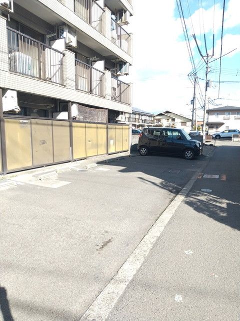 【和歌山市黒田のマンションの駐車場】