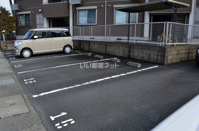 【福知山市石原のアパートの駐車場】