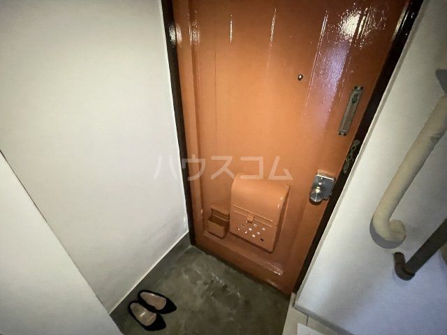 【目黒区緑が丘のマンションの玄関】