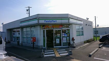 コンビニ　ファミリーマート 橿原下八釣店（コンビニ）まで700m
