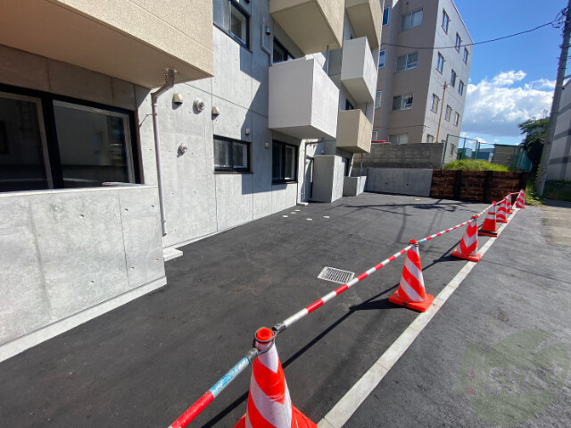 【札幌市豊平区月寒西三条のマンションの駐車場】