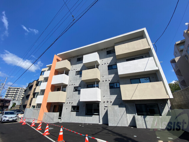 【札幌市豊平区月寒西三条のマンションの建物外観】