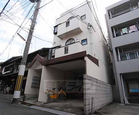 京都市東山区上梅屋町のマンションの建物外観