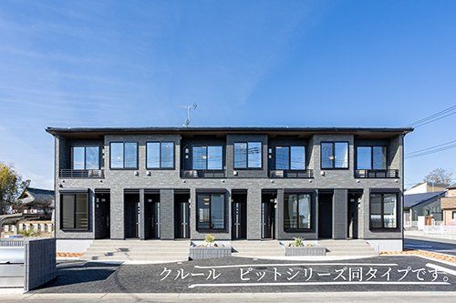 【船橋市小室町のアパートの建物外観】