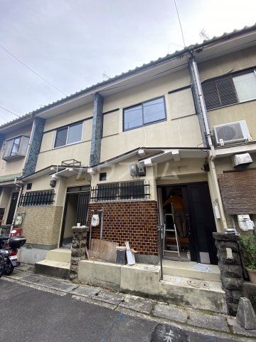 西京極堤下町貸家の建物外観