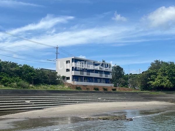 天草市佐伊津町のマンションの建物外観